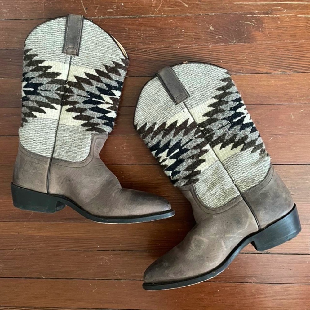 RARE Frye Billy Navajo Blanket Boots